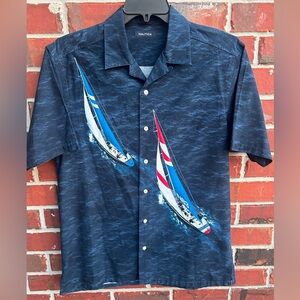 Nautica Blue Short Sleeve Button Down Medium Camp Shirt w/ Sailboats Racing Z7